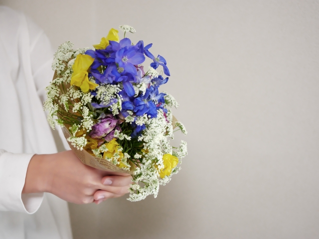 33533836_s 家族みんなで想いを伝える。オンライン(リモート)供養で広がる新しい供養のかたち