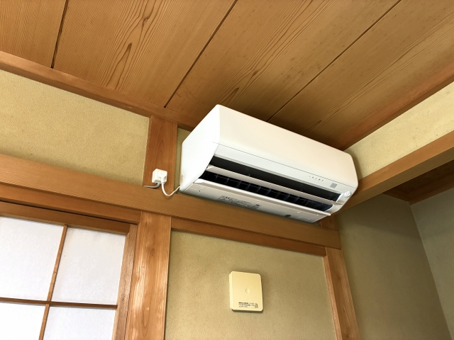 34433209_s エアコンだけで大丈夫?夏場のペットのご遺体を守る安置のポイント