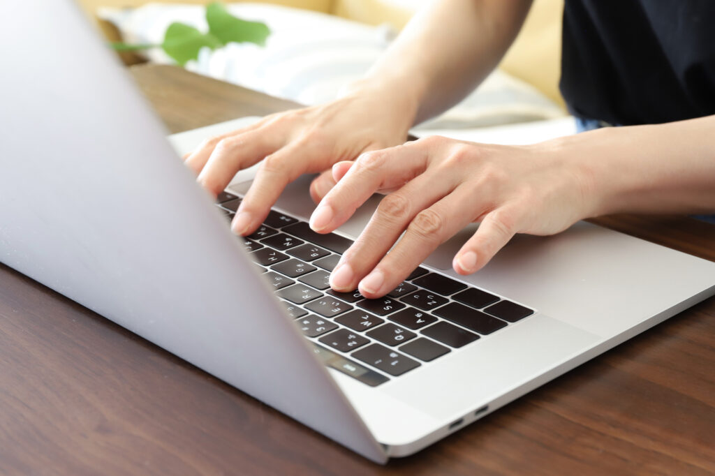 pixta_127206425_M-1024x682 自宅からでも供養できる？オンライン(リモート)供養の流れ